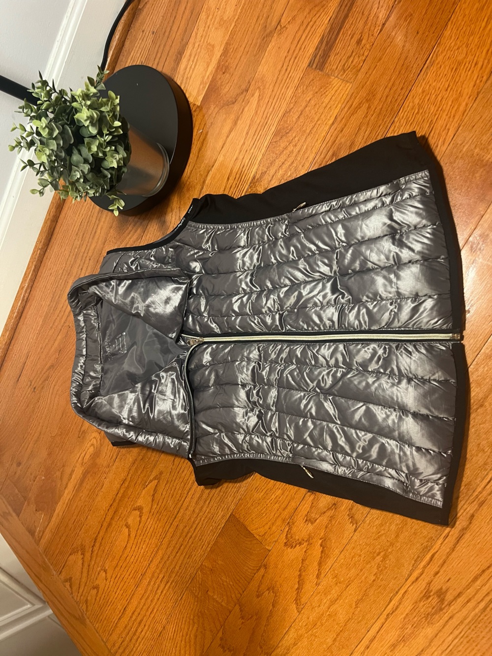Calvin Klein Metallic Silver Quilted Vest with Black Panels Women’s Medium